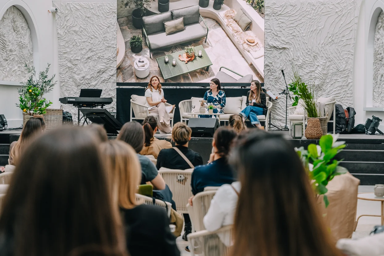 Granica između interijera i eksterijera nestaje: panel diskusija otkriva nove vrtne trendove